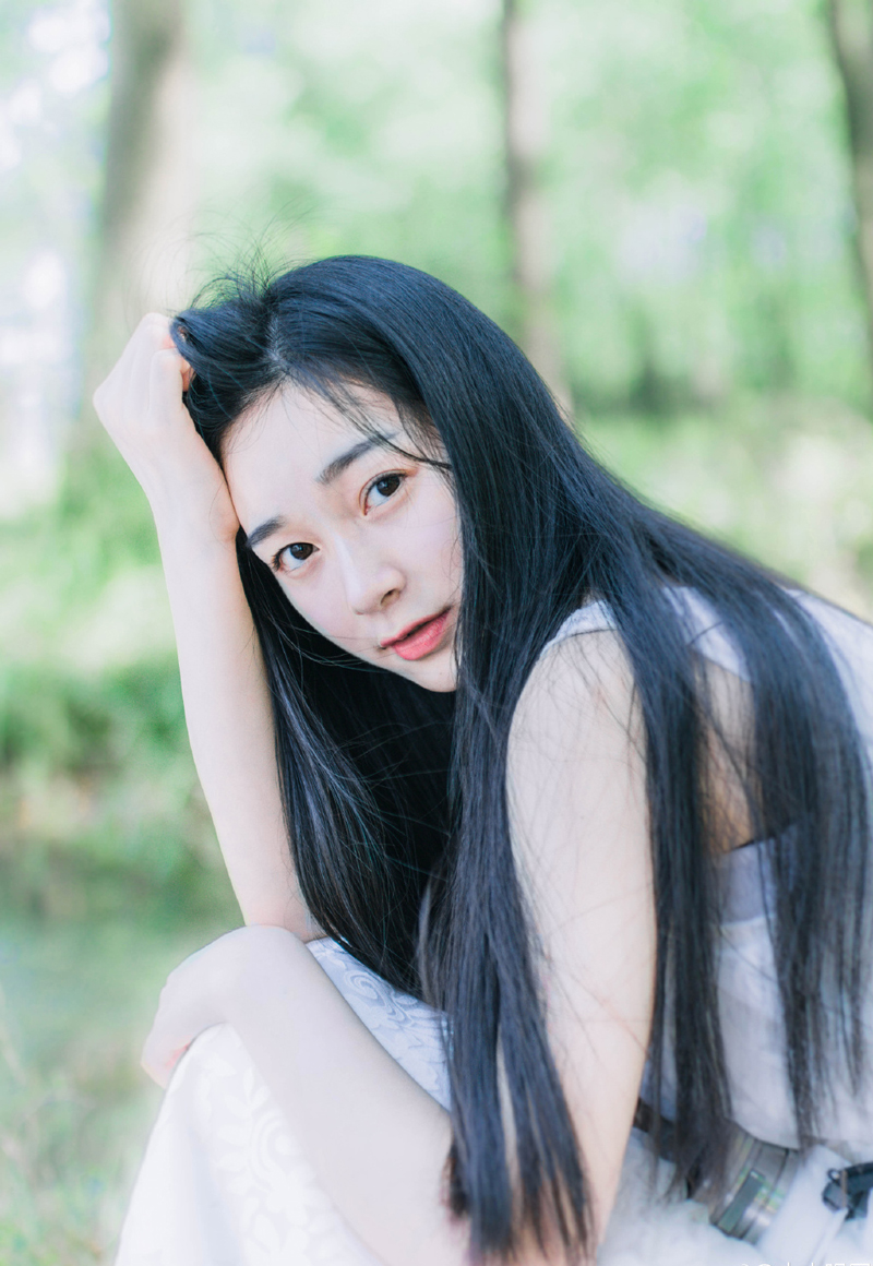 与此同时，负责指挥战斗的庞德冷笑着看向关羽，此时的关羽动作明显已经有所迟钝，或许今日，便能将这个名满天下的名将给杀掉，成就自己的名声。